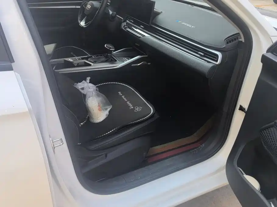 Geely Emgrand — миниатюра 8