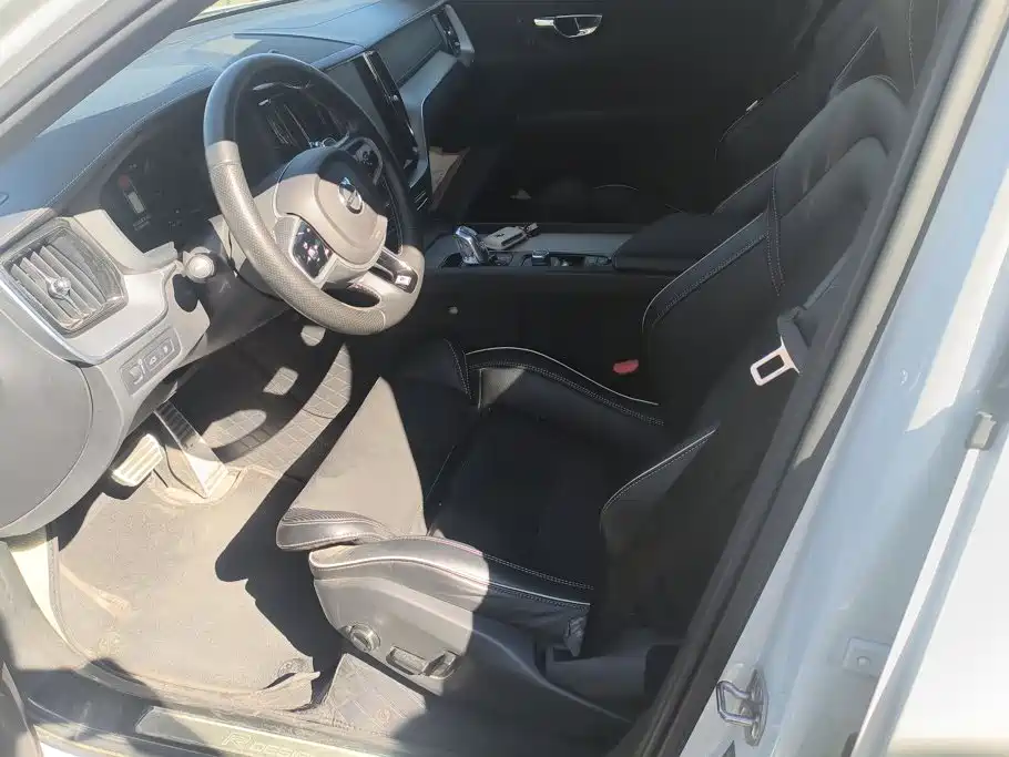 Volvo XC60 PHEV — миниатюра 9