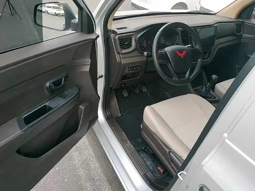 Wuling Hongguang V — миниатюра 16
