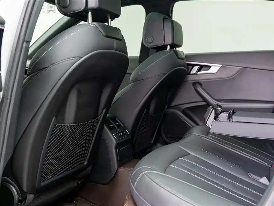 Audi A4L 2024 40 TFSI Luxury