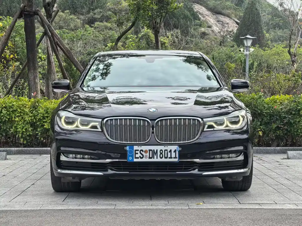 BMW 7 Series — миниатюра 3