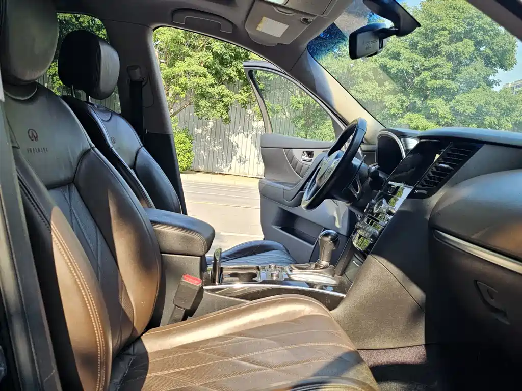 Infiniti FX — миниатюра 15