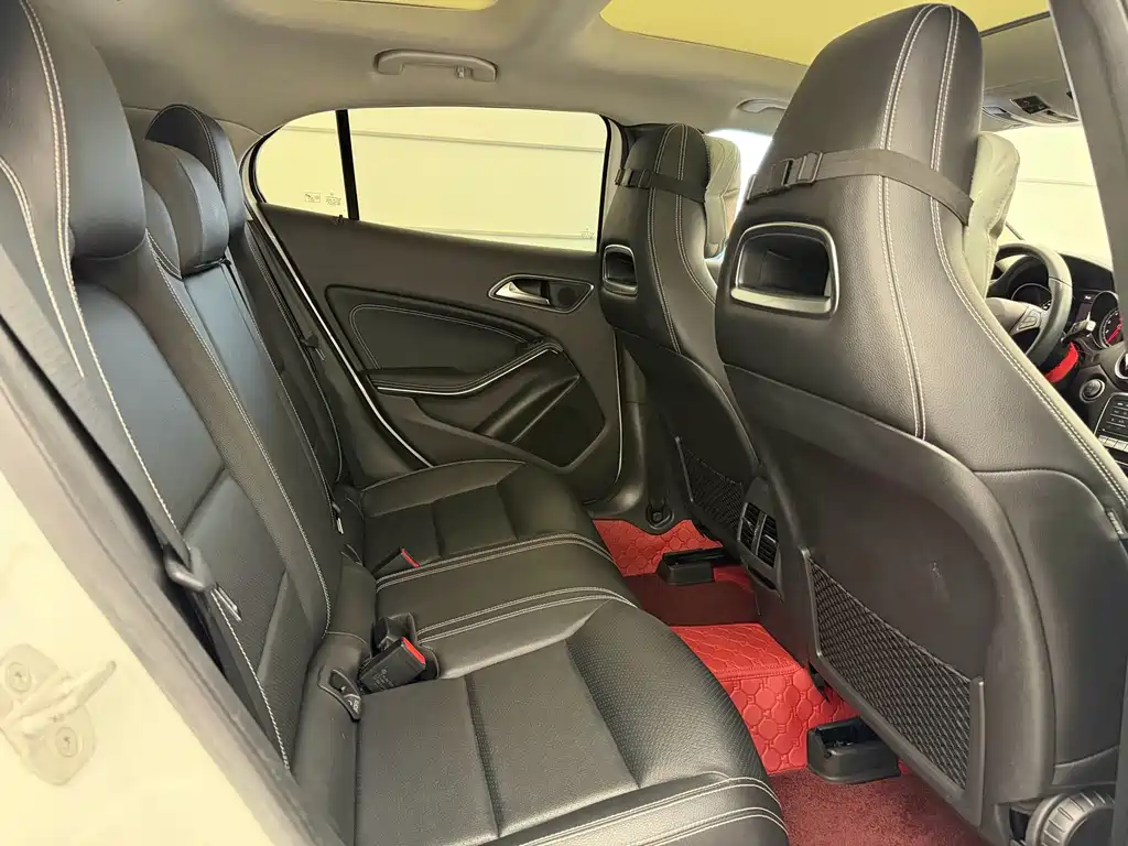 Mercedes-Benz GLA — миниатюра 10
