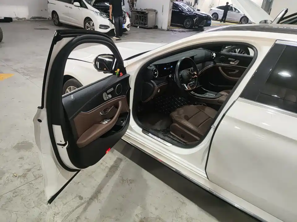 Mercedes-Benz E-Class — миниатюра 6