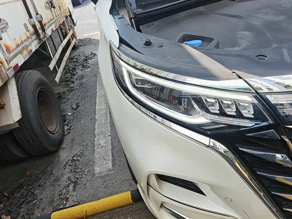 Roewe iMAX8 New Energy — миниатюра 7