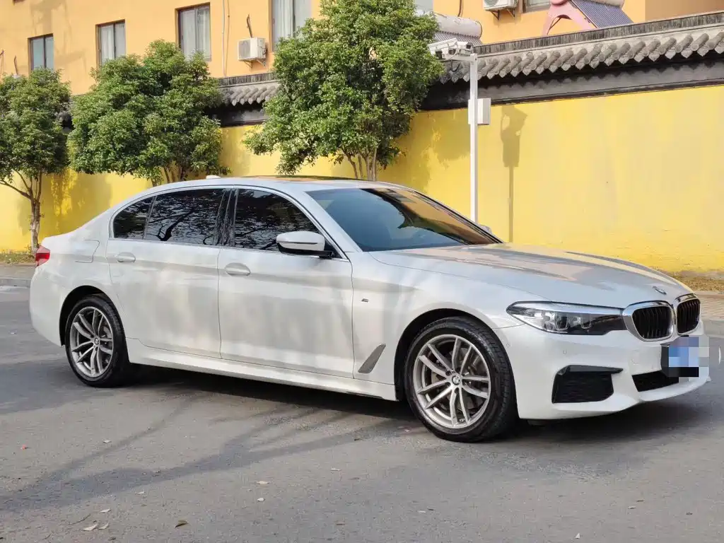 BMW 5 Series — миниатюра 5