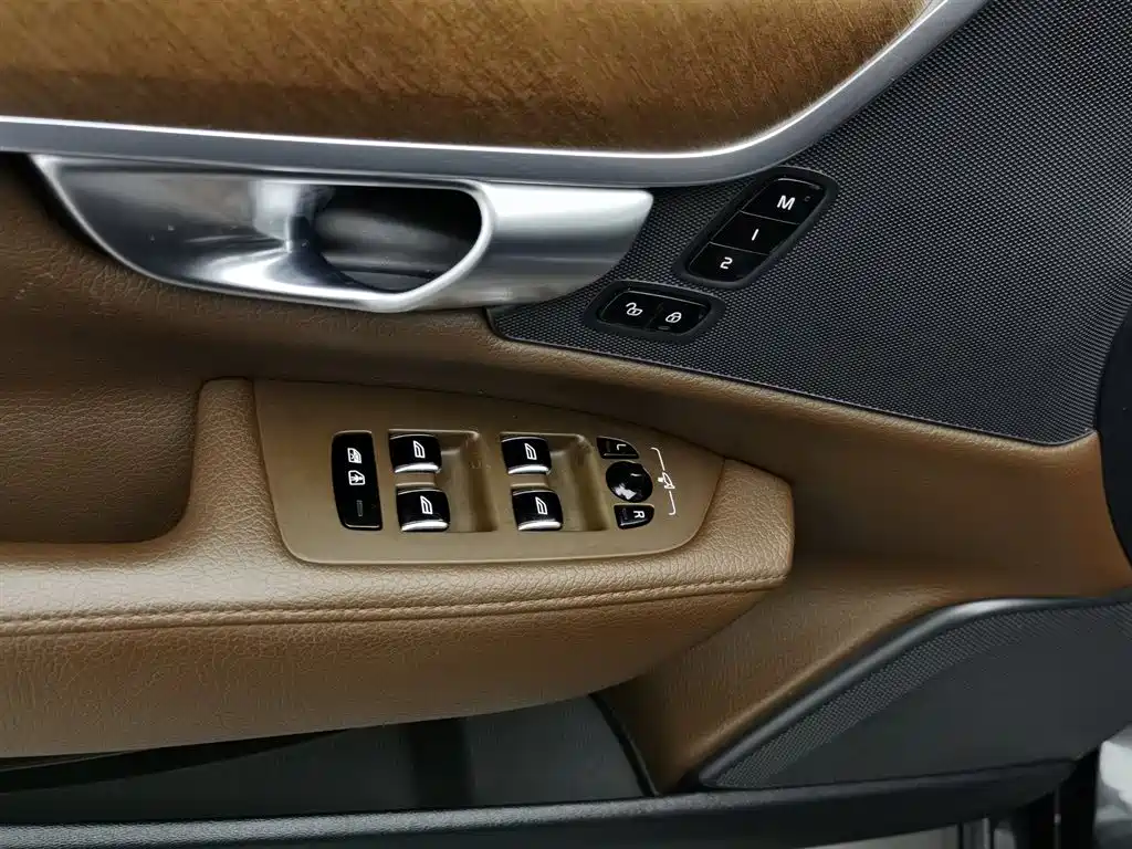 Volvo S90 2019 T5