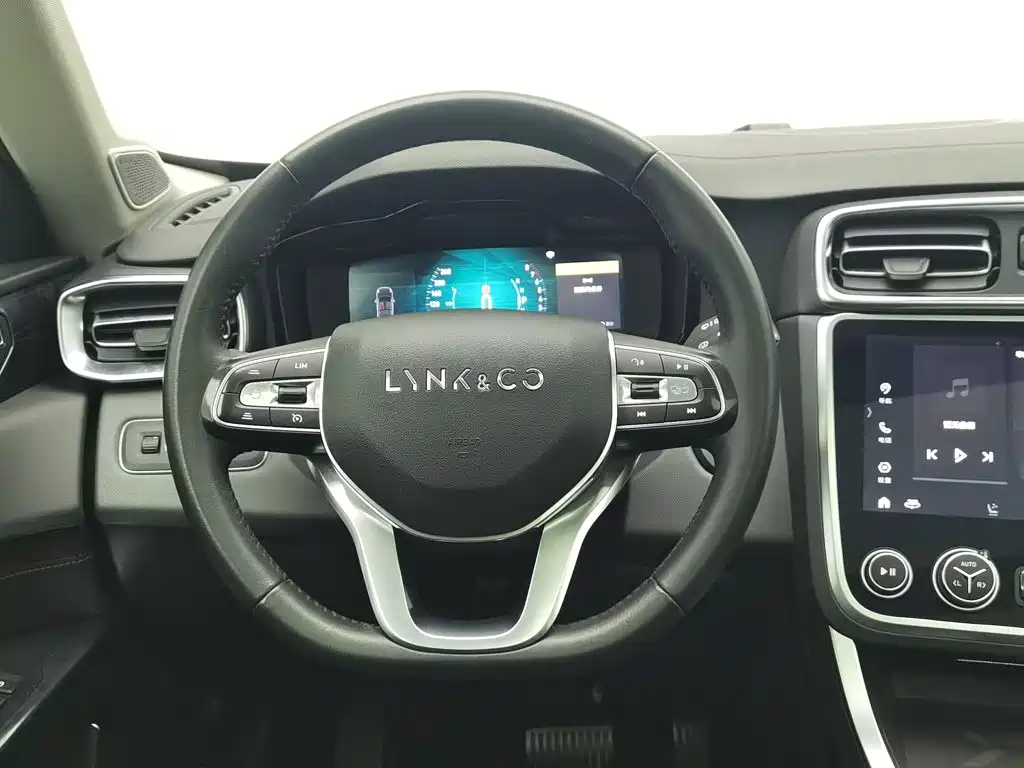 Lynk & Co 01 — миниатюра 11