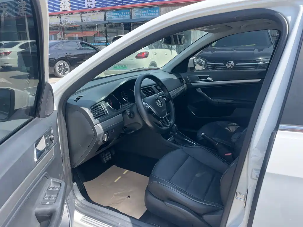 Volkswagen Lavida 2015 1.6L AT Comfort