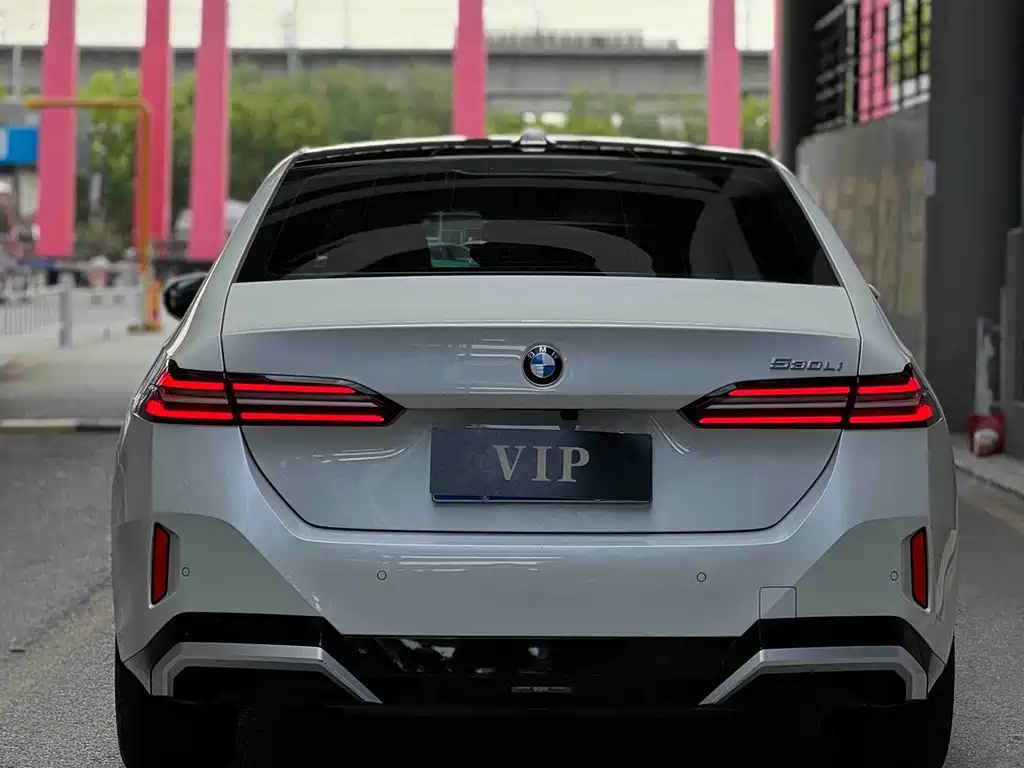 BMW 5 Series — миниатюра 5