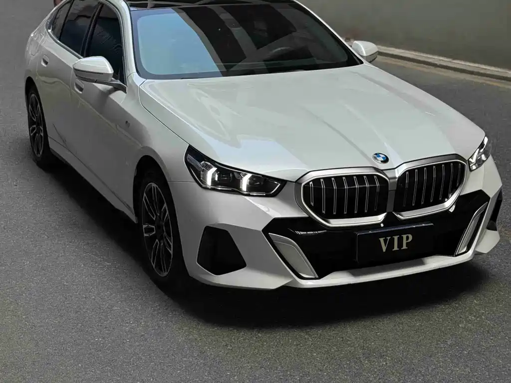 BMW 5 Series — миниатюра 3