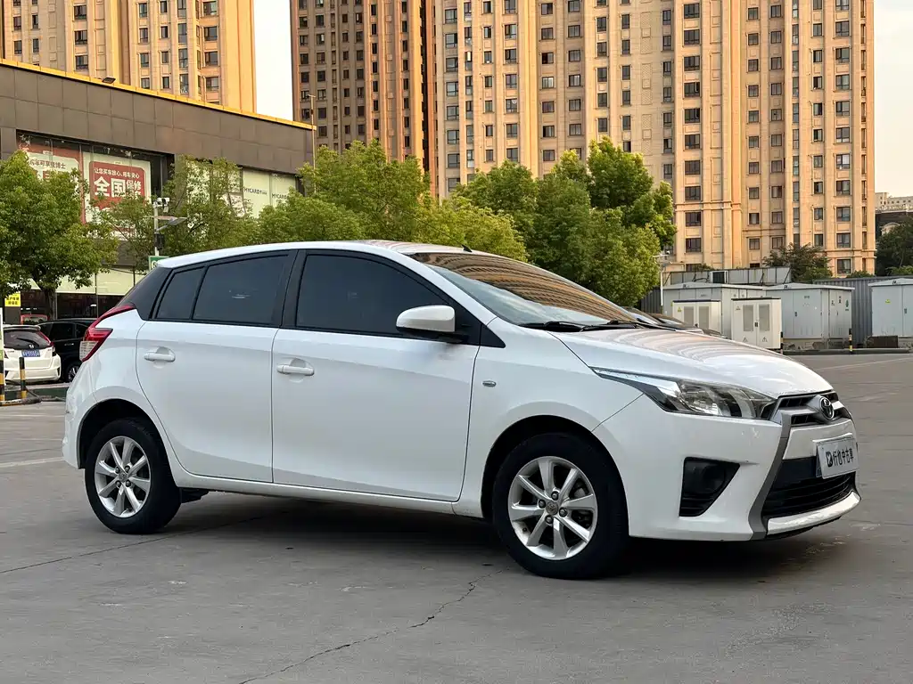 Toyota Yaris L — миниатюра 3