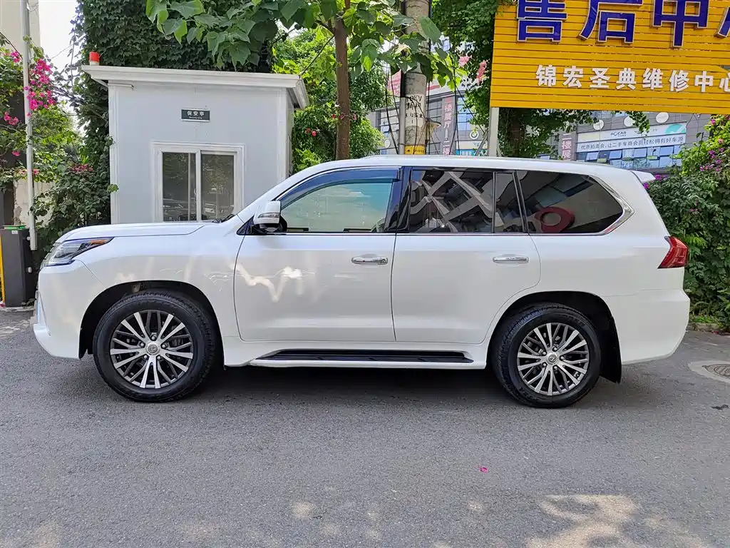 Lexus LX 2016 570 Luxury