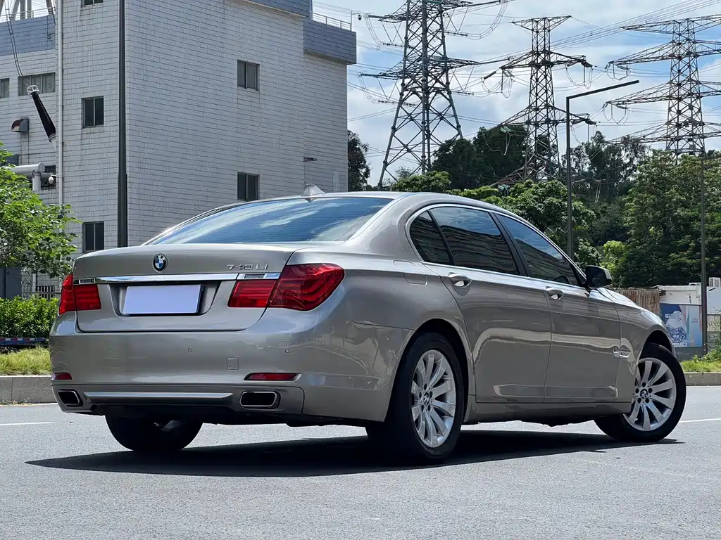 BMW 7 Series — миниатюра 20