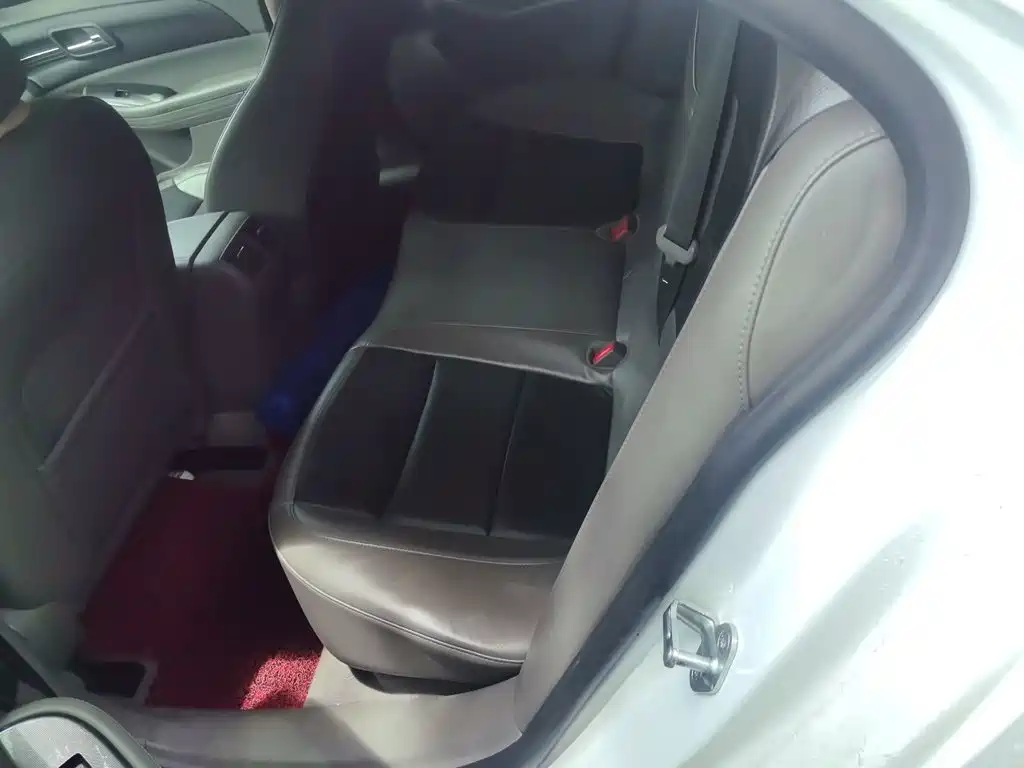 Chevrolet Malibu — миниатюра 18