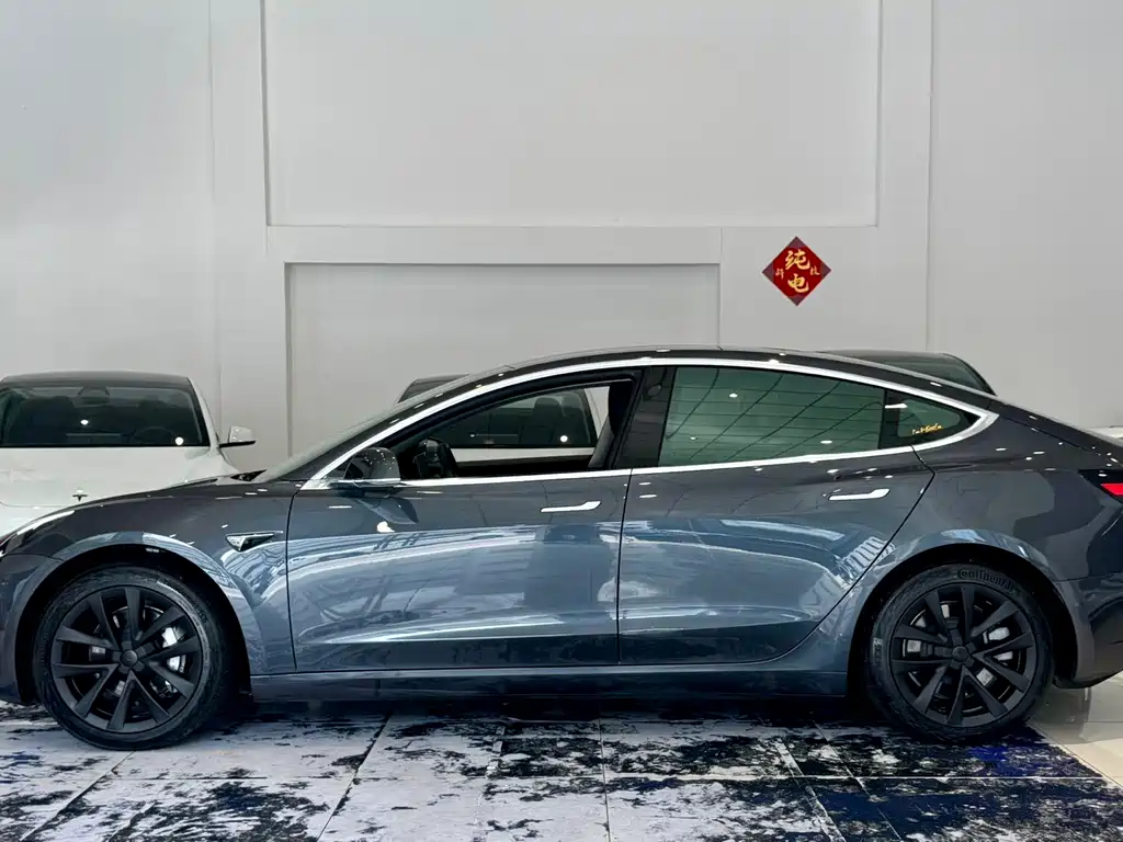 Tesla Model 3 — миниатюра 7