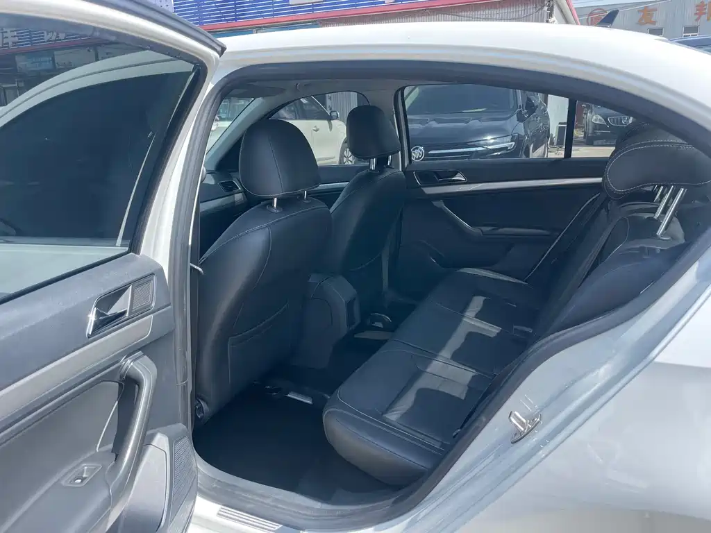 Volkswagen Lavida 2015 1.6L AT Comfort