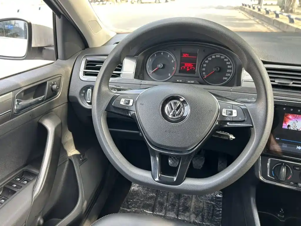 Volkswagen Santana — миниатюра 10