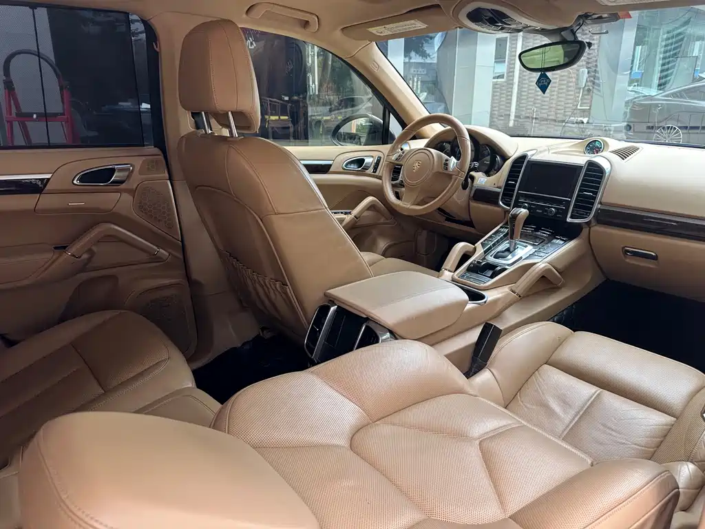 Porsche Cayenne — миниатюра 18