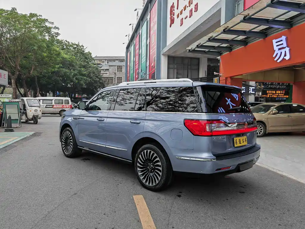 Lincoln Navigator — миниатюра 2