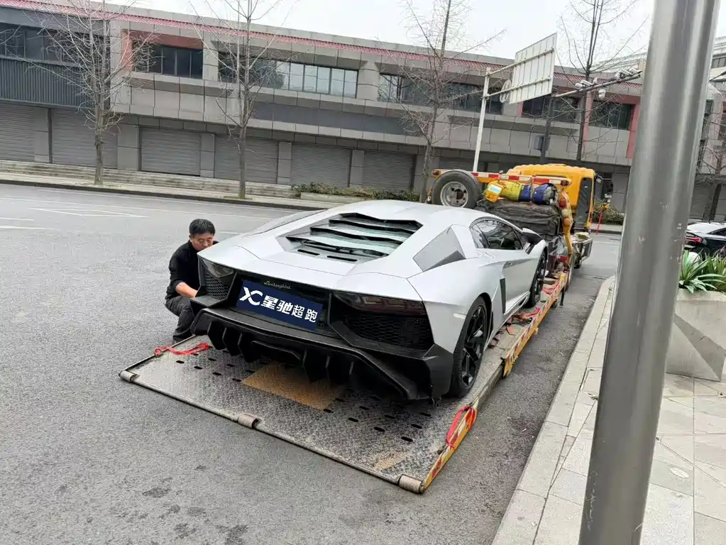 Lamborghini Aventador 2011 LP 700-4