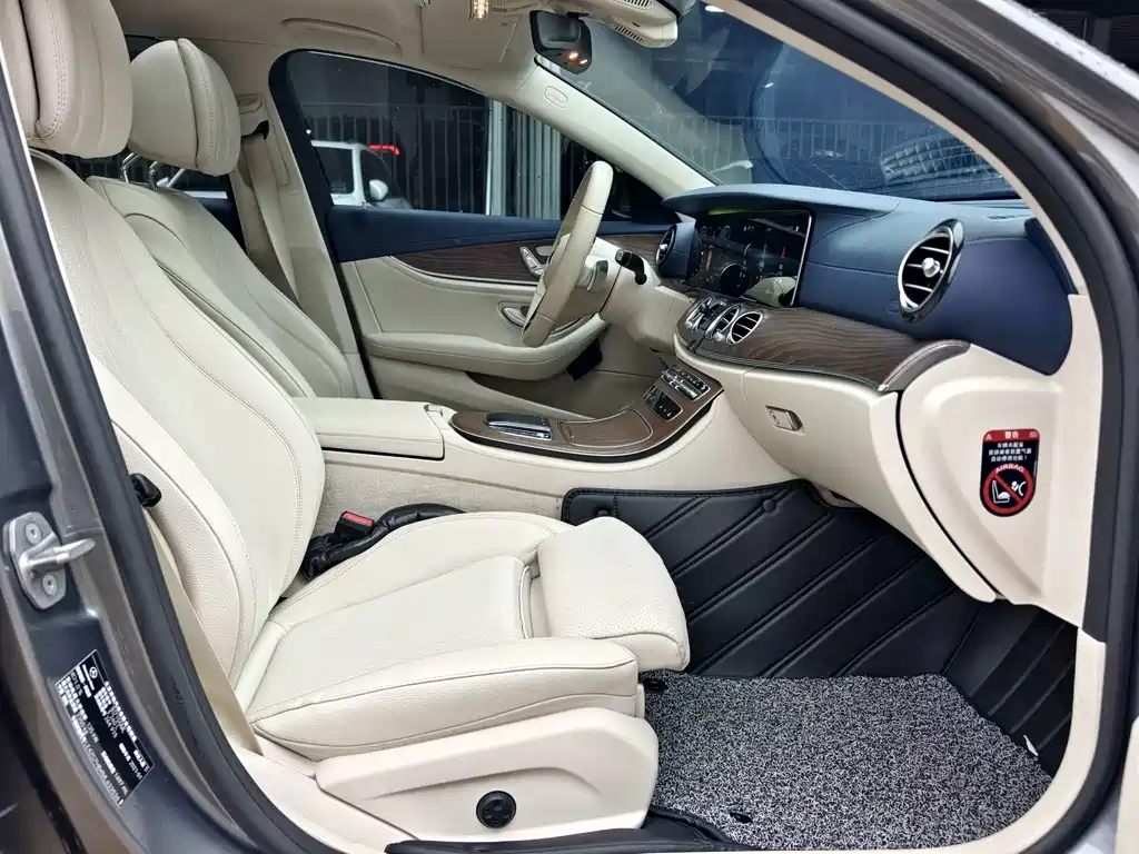 Mercedes-Benz E-Class — миниатюра 9