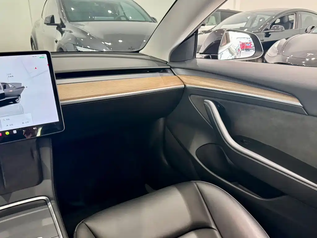 Tesla Model 3 — миниатюра 14