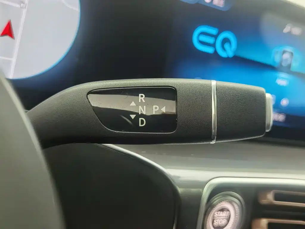 Mercedes-Benz EQC — миниатюра 13