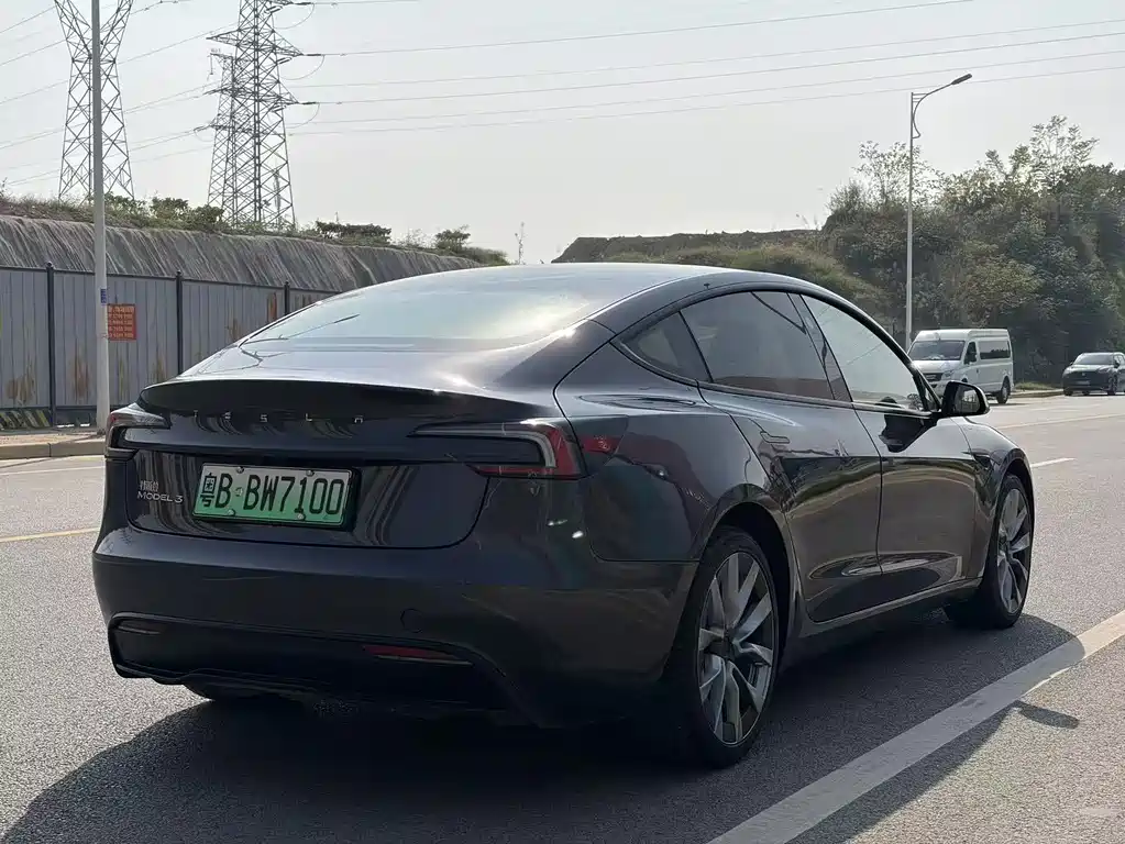 Tesla Model 3 — миниатюра 8