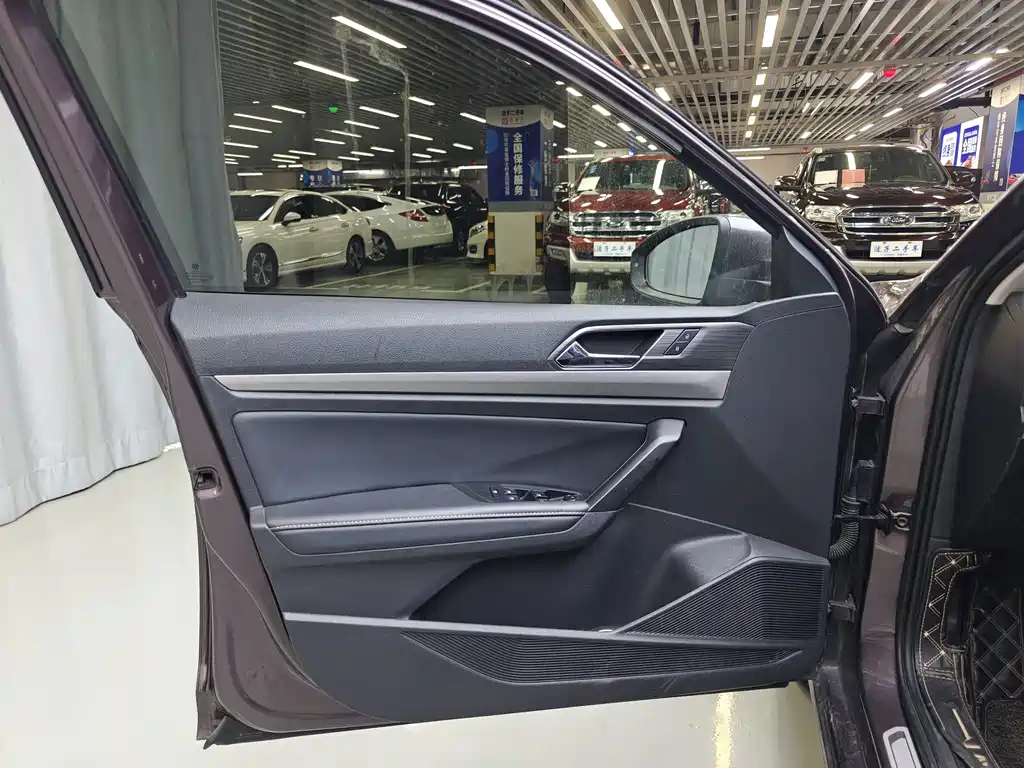 Volkswagen Lavida — миниатюра 10