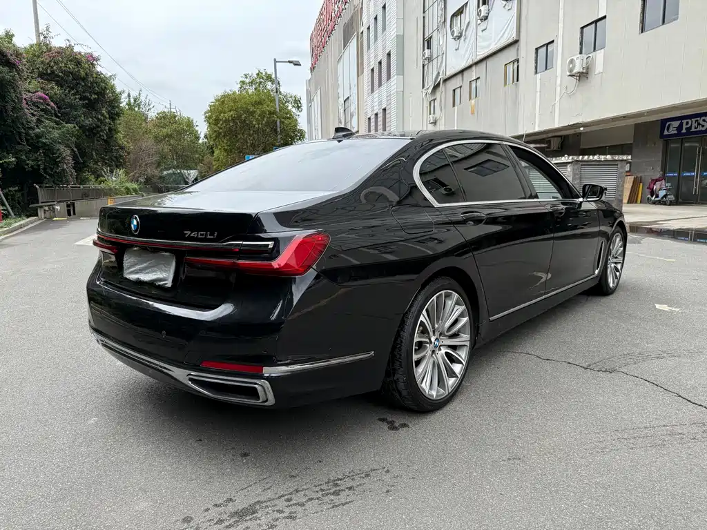 BMW 7 SERIES