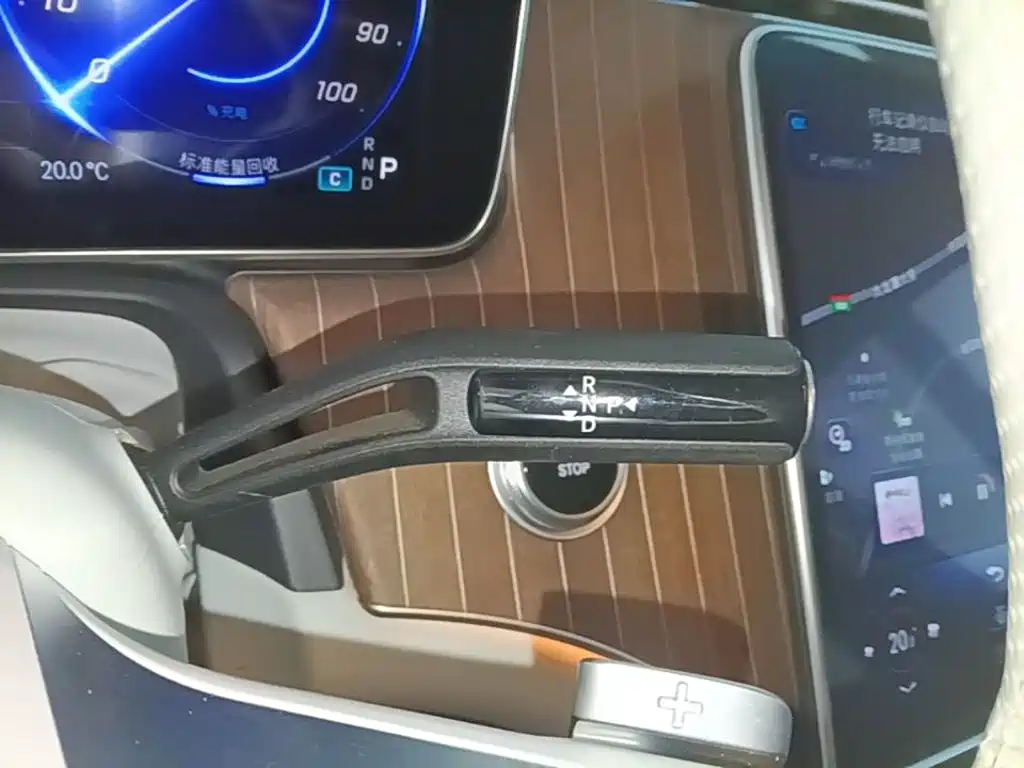 Mercedes-Benz EQE SUV — миниатюра 14