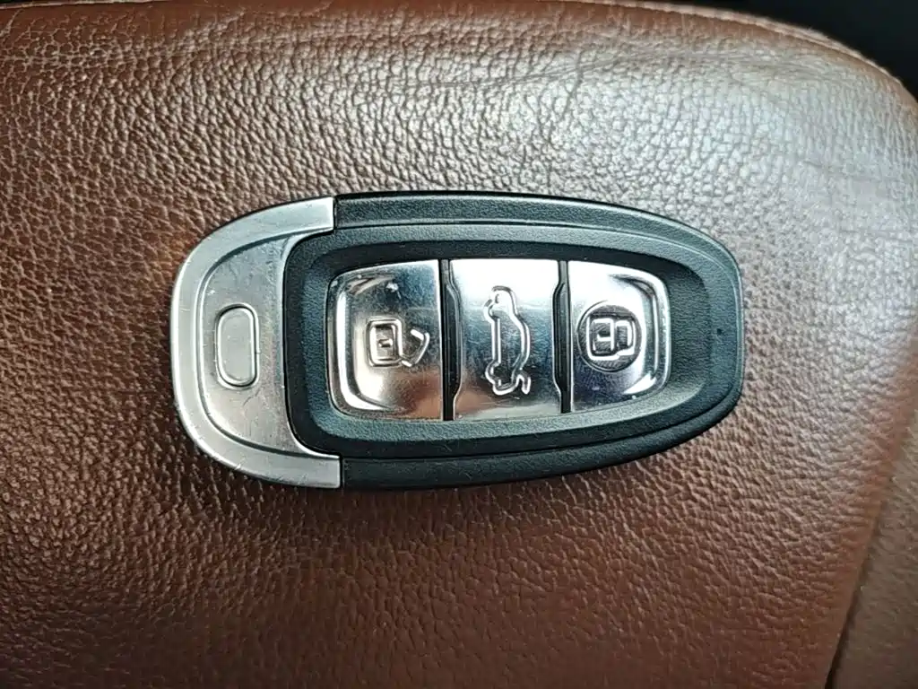 Hongqi Hongqi H7 — миниатюра 9