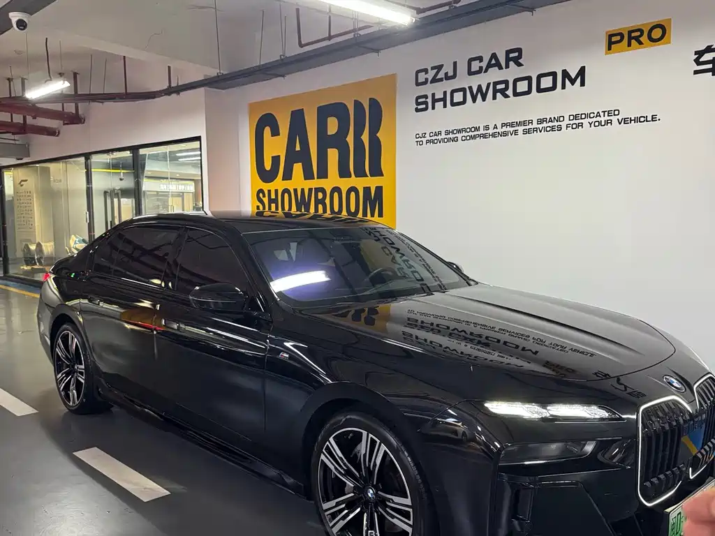 BMW i7