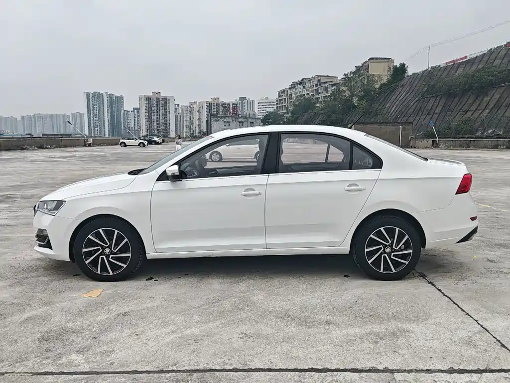 Skoda Rapid — миниатюра 10