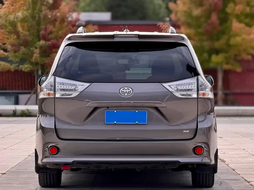 Toyota Sienna — миниатюра 5