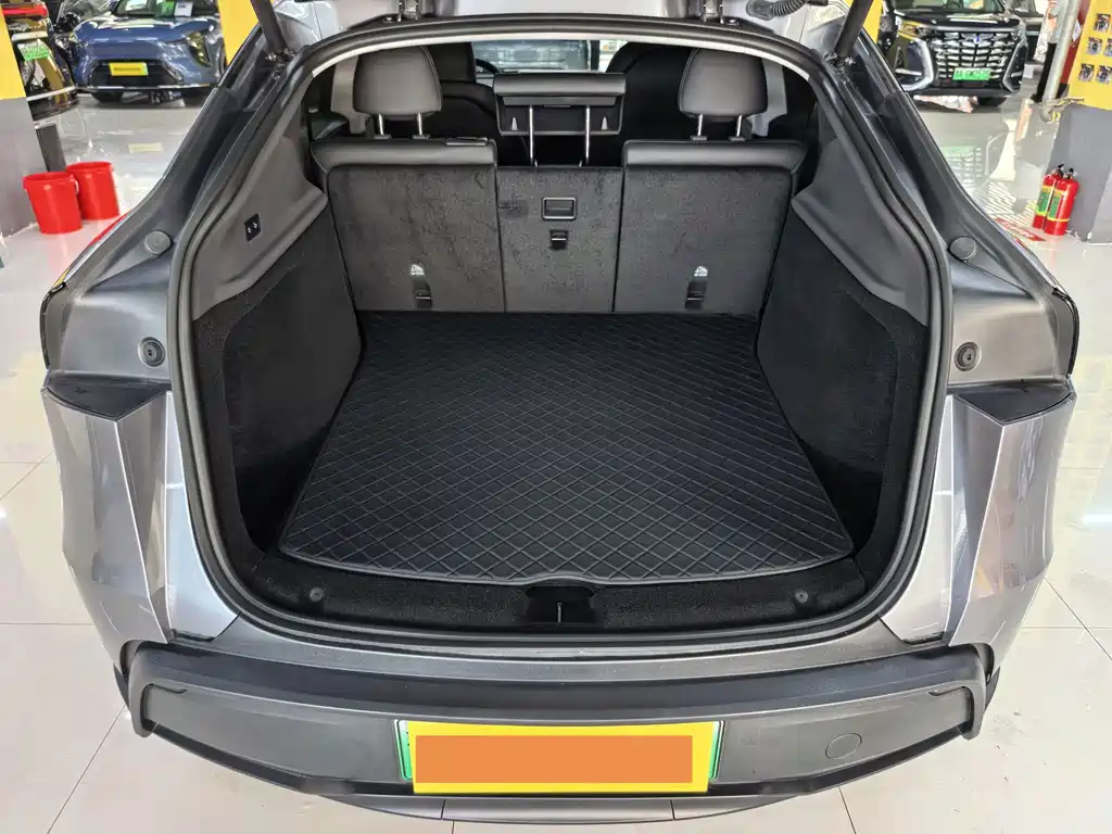 Tesla Model Y — миниатюра 14