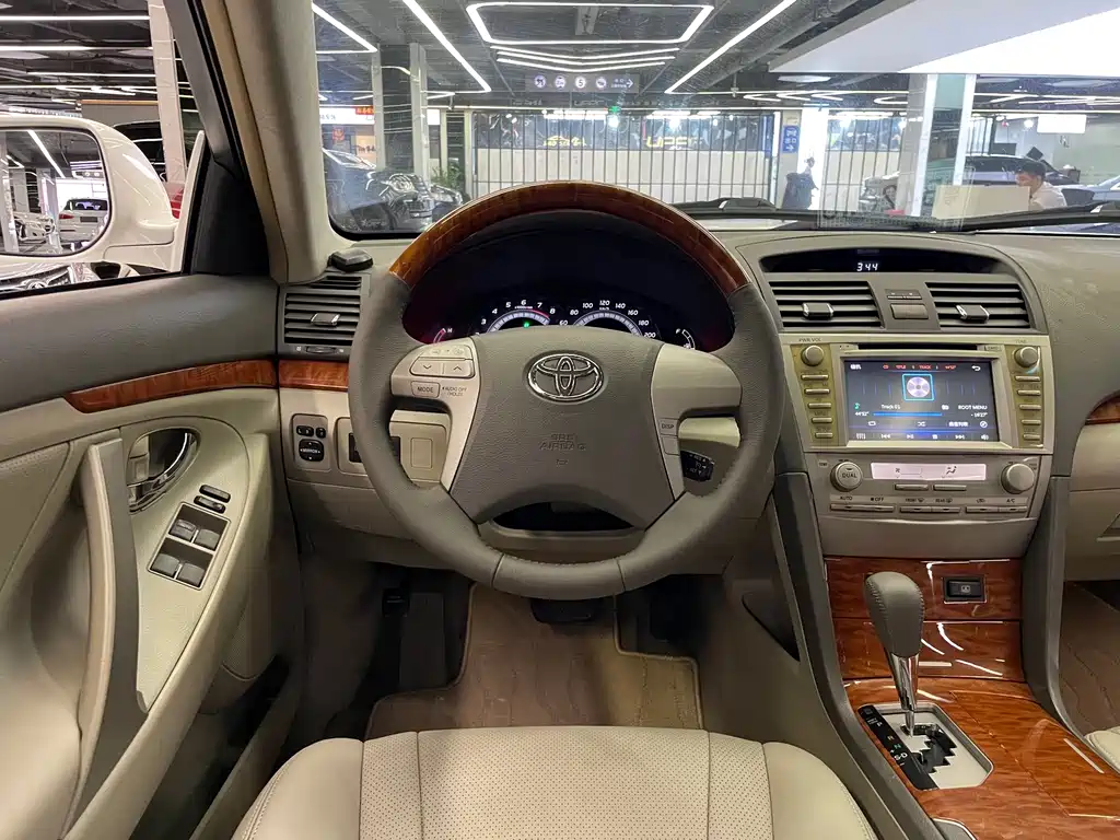 Toyota Camry — миниатюра 13