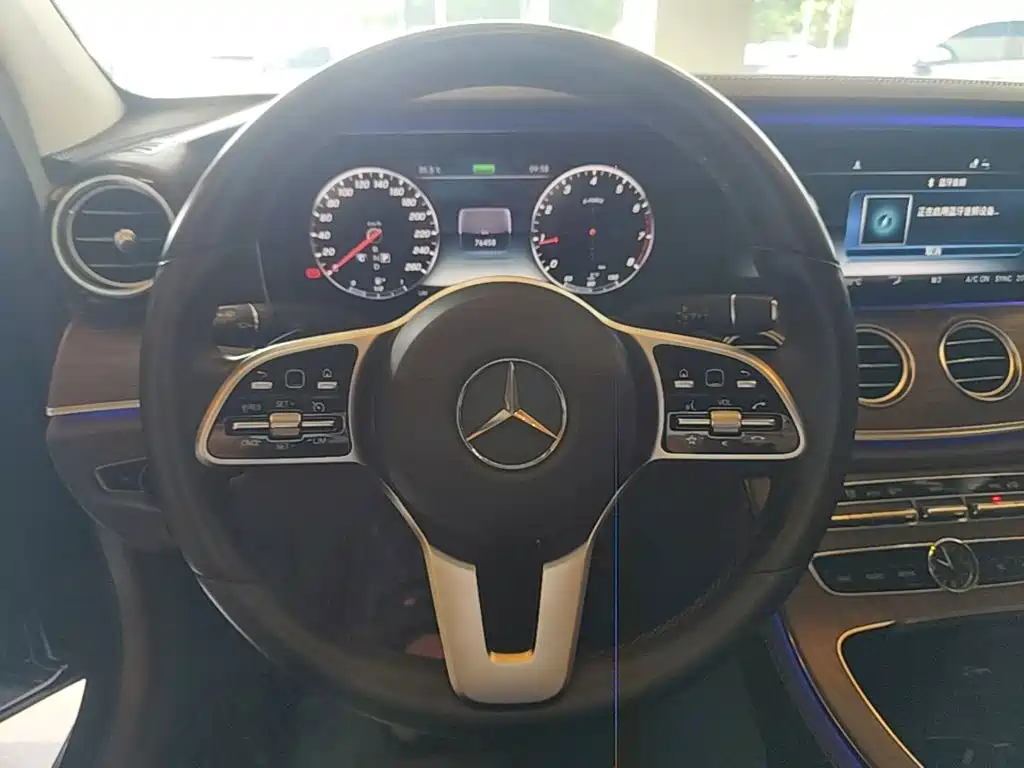 Mercedes-Benz E-Class — миниатюра 11