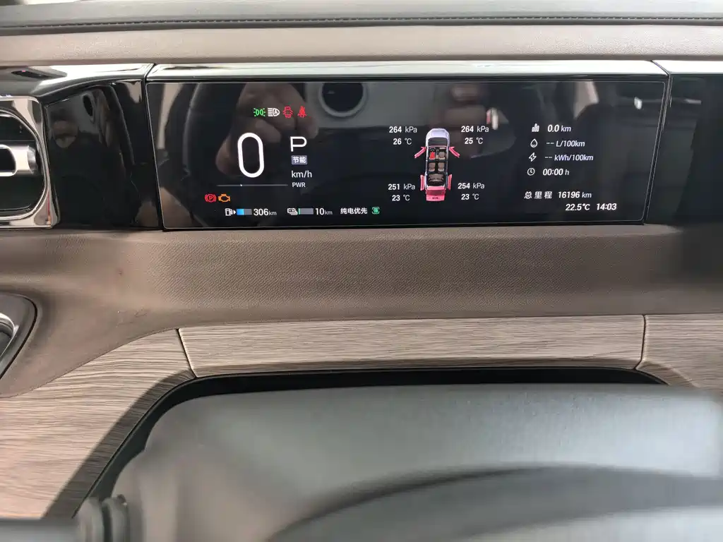 GAC Motor Trumpchi E8 PHEV — миниатюра 13