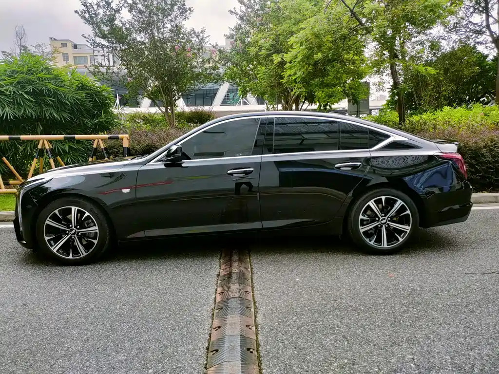 Cadillac CT5 — миниатюра 5