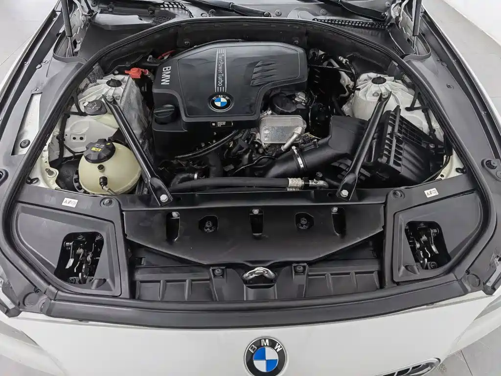 BMW 5 Series — миниатюра 6