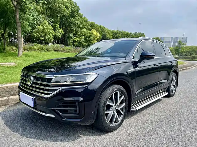 VOLKSWAGEN TOUAREG
