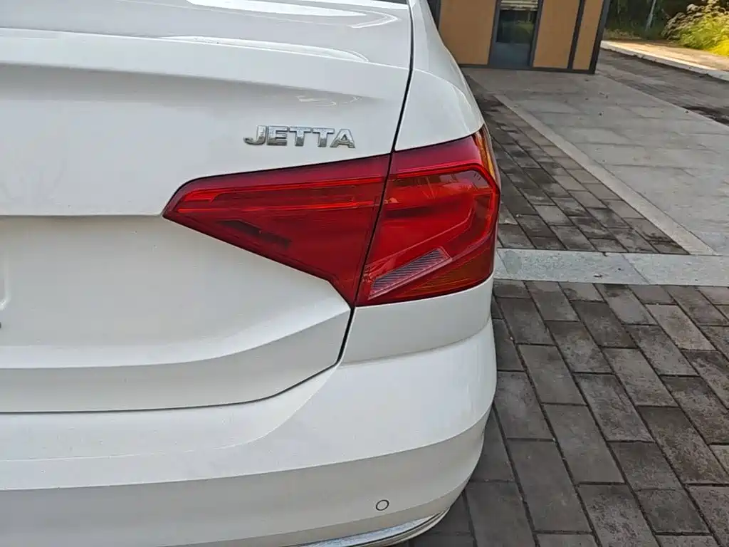 Volkswagen Jetta — миниатюра 8