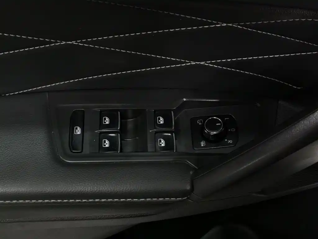 Volkswagen Tiguan L L 2022 330TSI AT Smart