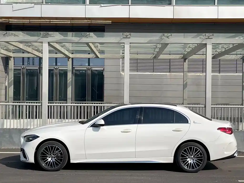 Mercedes-Benz C-Class — миниатюра 3