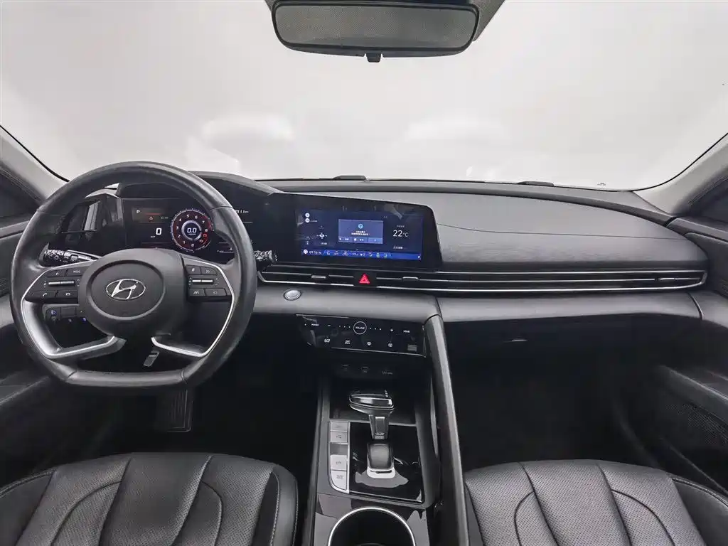 Hyundai Elantra 2021 1.5L CVT LUX Luxury