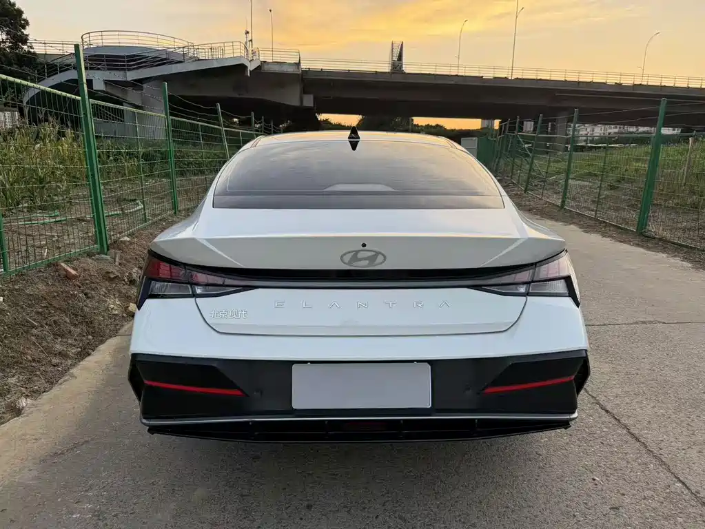 Hyundai Elantra — миниатюра 14