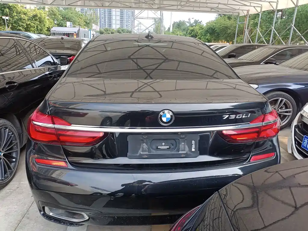 BMW 7 Series — миниатюра 5
