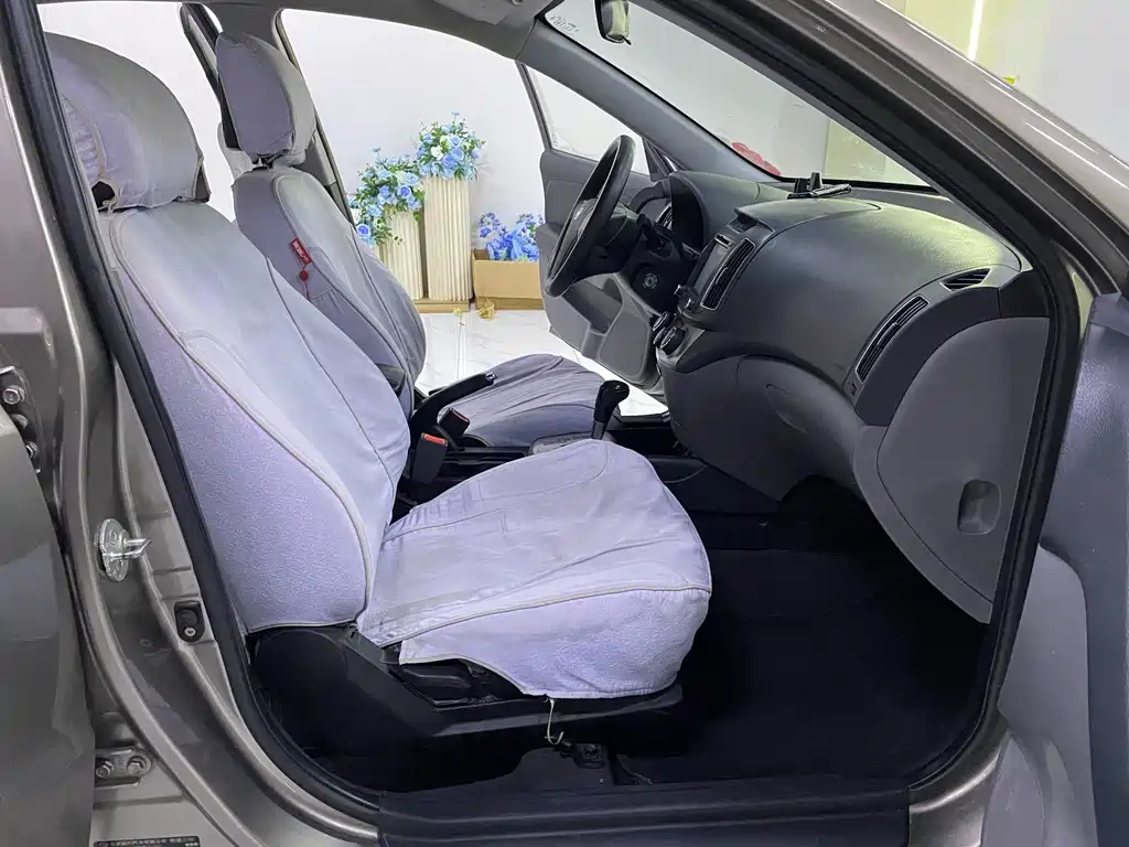 Hyundai Elantra — миниатюра 11